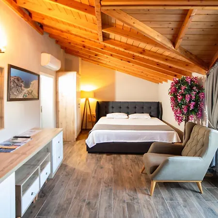 Elia Otel